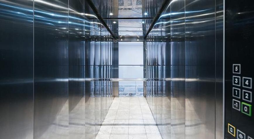 Liftlər niyə həmişə g&uuml;zg&uuml;l&uuml; olur?  səbəbi varmış