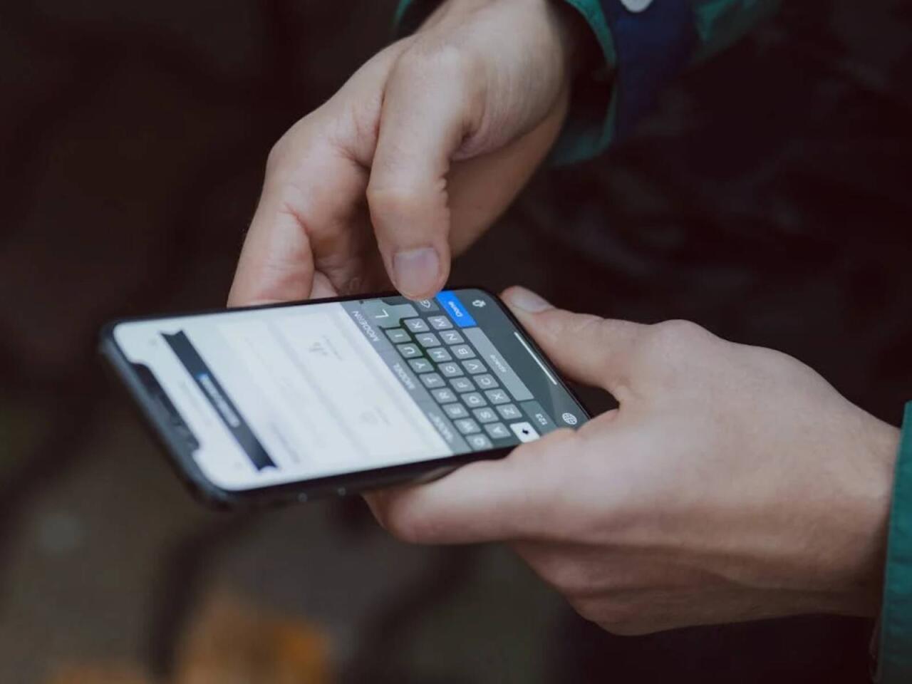 İran n&ouml;mrələri ilə uşaqlara yazıb narkotik təklif edirlər 