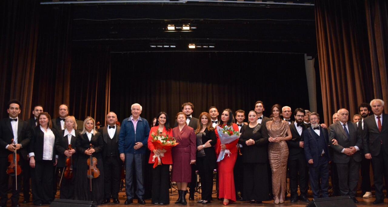 D&ouml;vlət Mahnı Teatrının EstradaSimfonik Orkestri Şamaxıda &ccedil;ıxış edib  FOTO