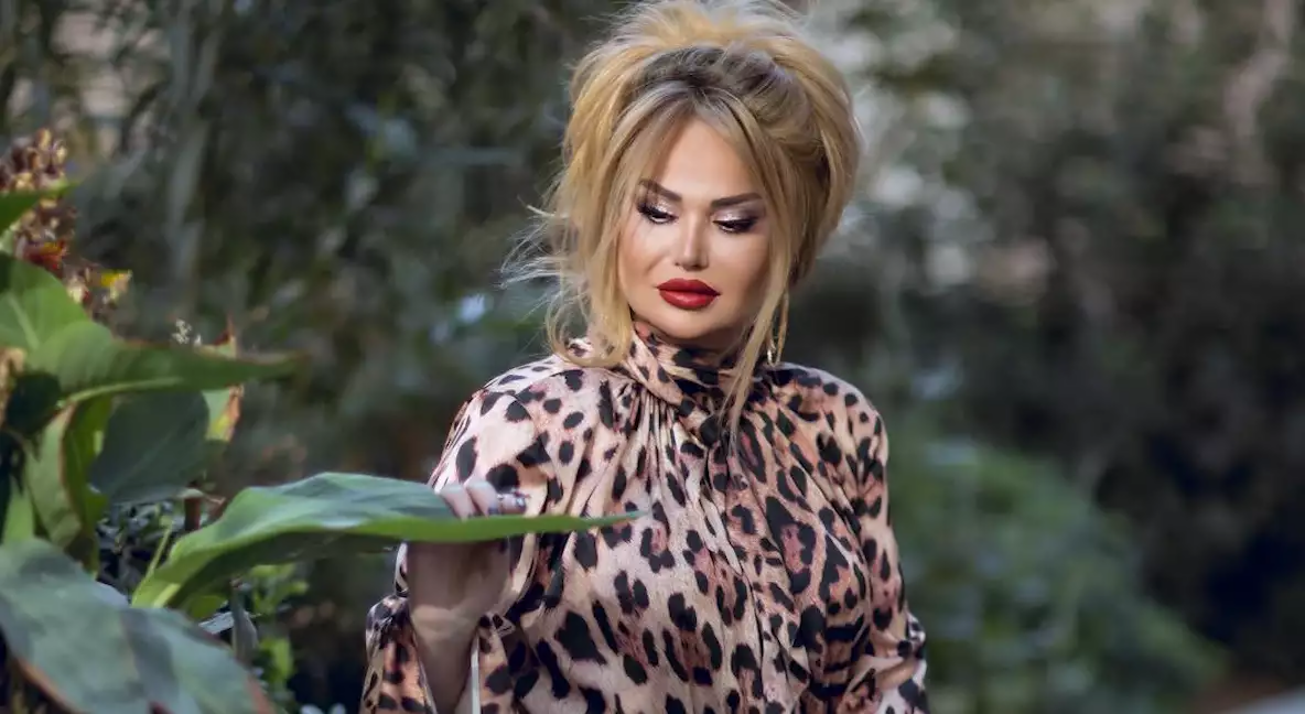 Bu da Nazəninin dəbdəbəli BAĞ EVİ 