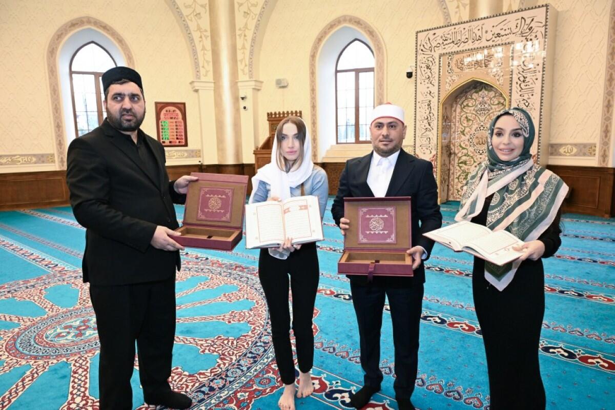 Leyla Əliyeva və Alena Əliyeva C&uuml;mə məscidini ziyarət ediblər 