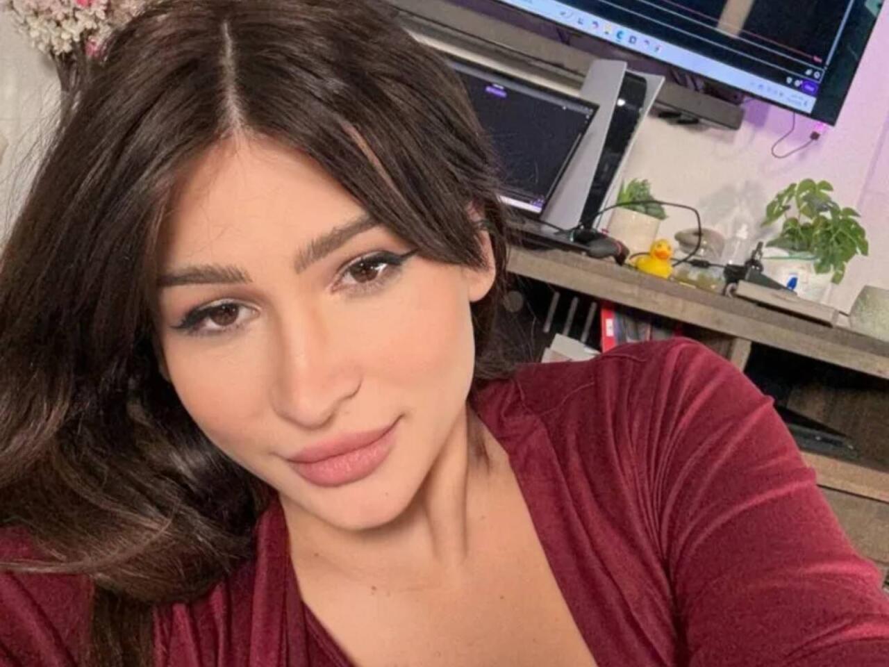 Canlı yayımda uşaq d&uuml;nyaya gətirdi  FOTO