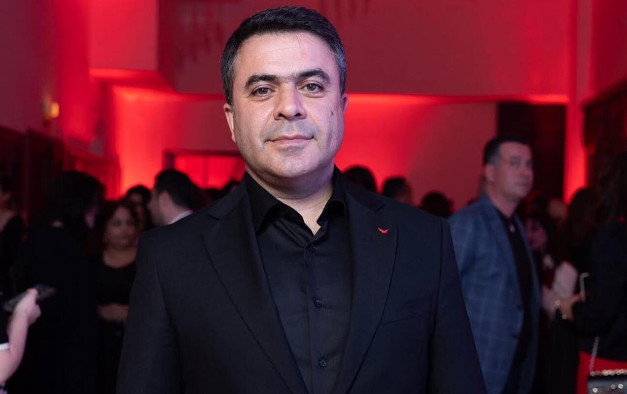 Əməkdar artistin nəşi Əjdərbəy məscidinə aparılıb