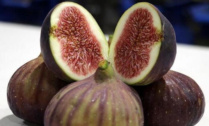 Əncirə əlavə edib yeyin  Qaraciyəri təmizləyir, orqanizmi yeniləyir