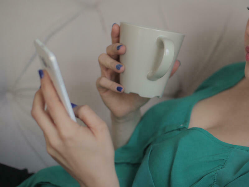 Əxlaqsız şəkillər g&ouml;ndərənlər cərimələnsin  Deputatdan təklif