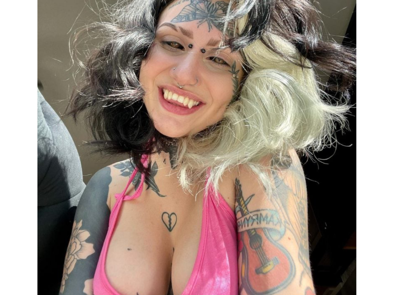 İlan dili, qara g&ouml;zlər və...   &ldquo;Vampir&rdquo; qızın ən &ccedil;ox bu nayihəsinə baxırlar 