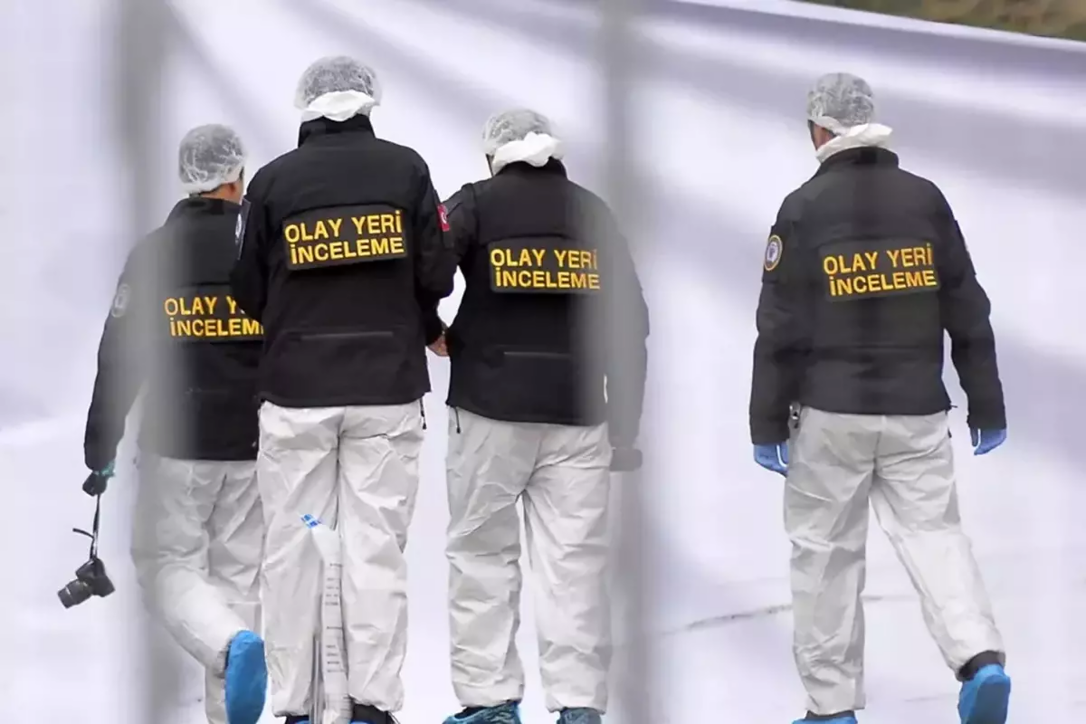 Ana, ata və 5 yaşlı qızı evdə &ouml;l&uuml; tapıldı  G&uuml;llələniblər... FOTO