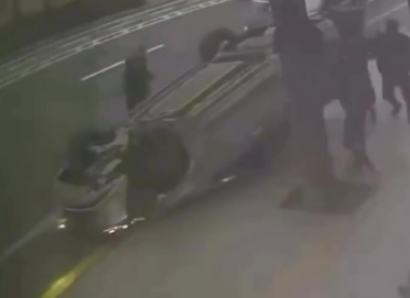 &ldquo;İ&ccedil;ərişəhər&rdquo; yaxınlığında ağır qəza  maşın aşdı 