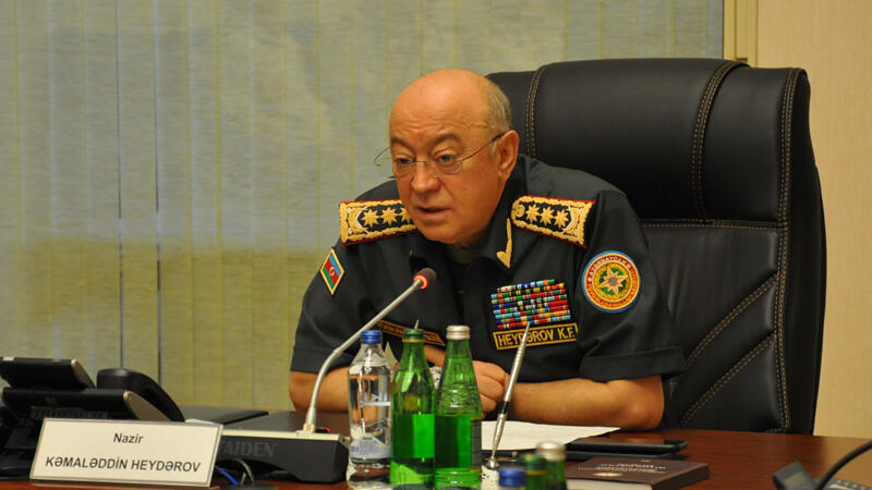 Nazir rəisi işdən &ccedil;ıxardı  İki təyinat etdi