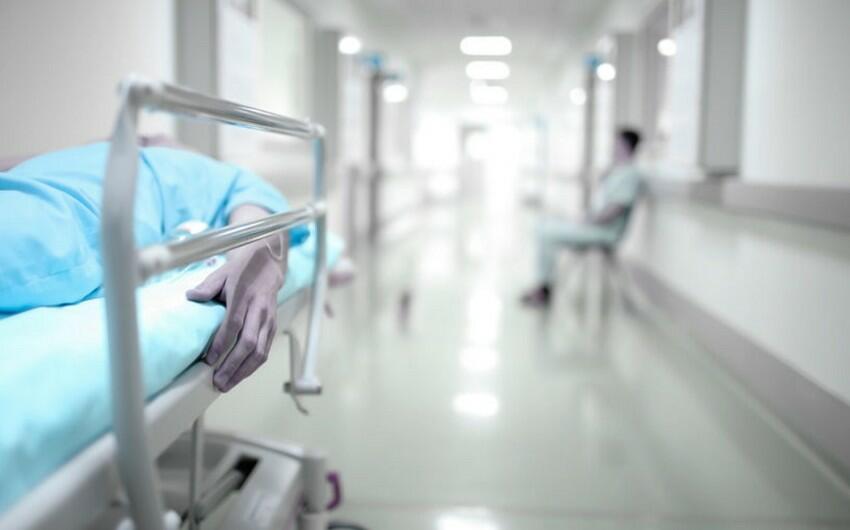 G&uuml;llələnən m&uuml;əllimin vəziyyəti orta ağırdır  KTMdən A&Ccedil;IQLAMA