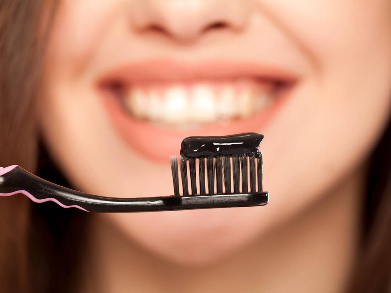 Satış rekordları qıran "qara" diş məcunları  Həqiqətən xeyri var?