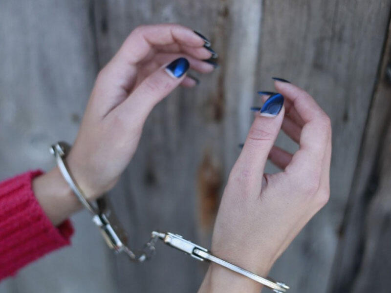 Bakıda bacısını bı&ccedil;aqlayan tələbə qıza h&ouml;km oxundu