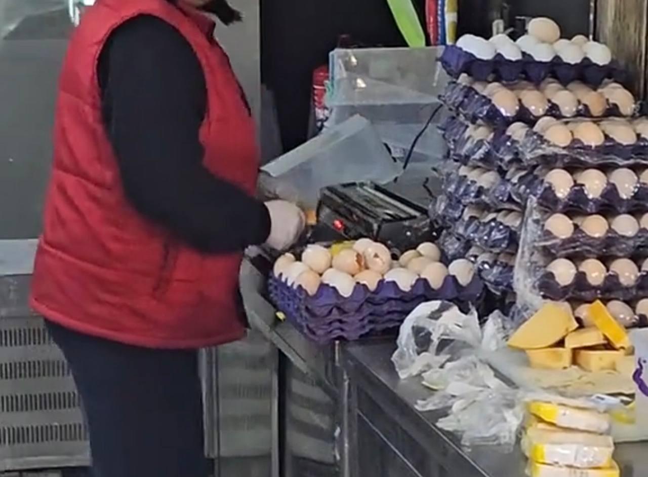 &ldquo;Araz&rdquo; marketdə kiflənmiş məhsullar satışa &Ccedil;IXARILIR? 