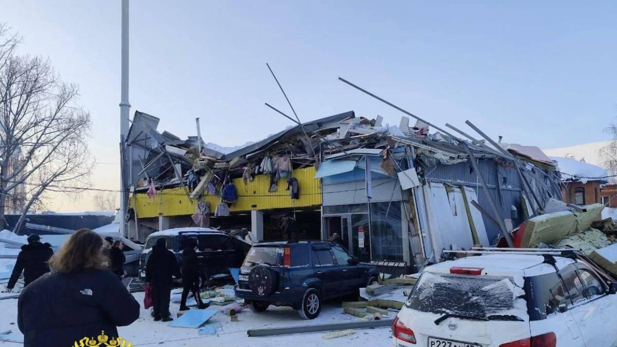 Rusiyada ticarət mərkəzi &ccedil;&ouml;kd&uuml;  Dağıntılar altında qalanlar var 