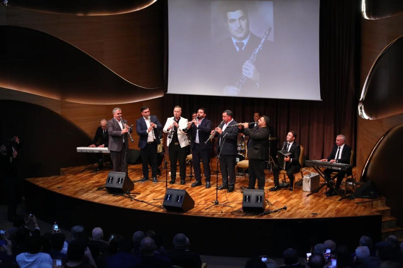 Tanınmış klarnet ifa&ccedil;ısı Əşrəf Əşrəfzadənin 85 illik yubileyinə həsr olunan gecə ke&ccedil;irilib  FOTO