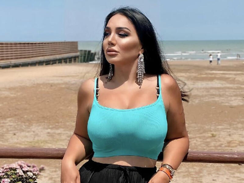 Azərbaycanlı müğənni 19 min manatlıq boyunbağısını NÜMAYİŞ ETDİRDİ