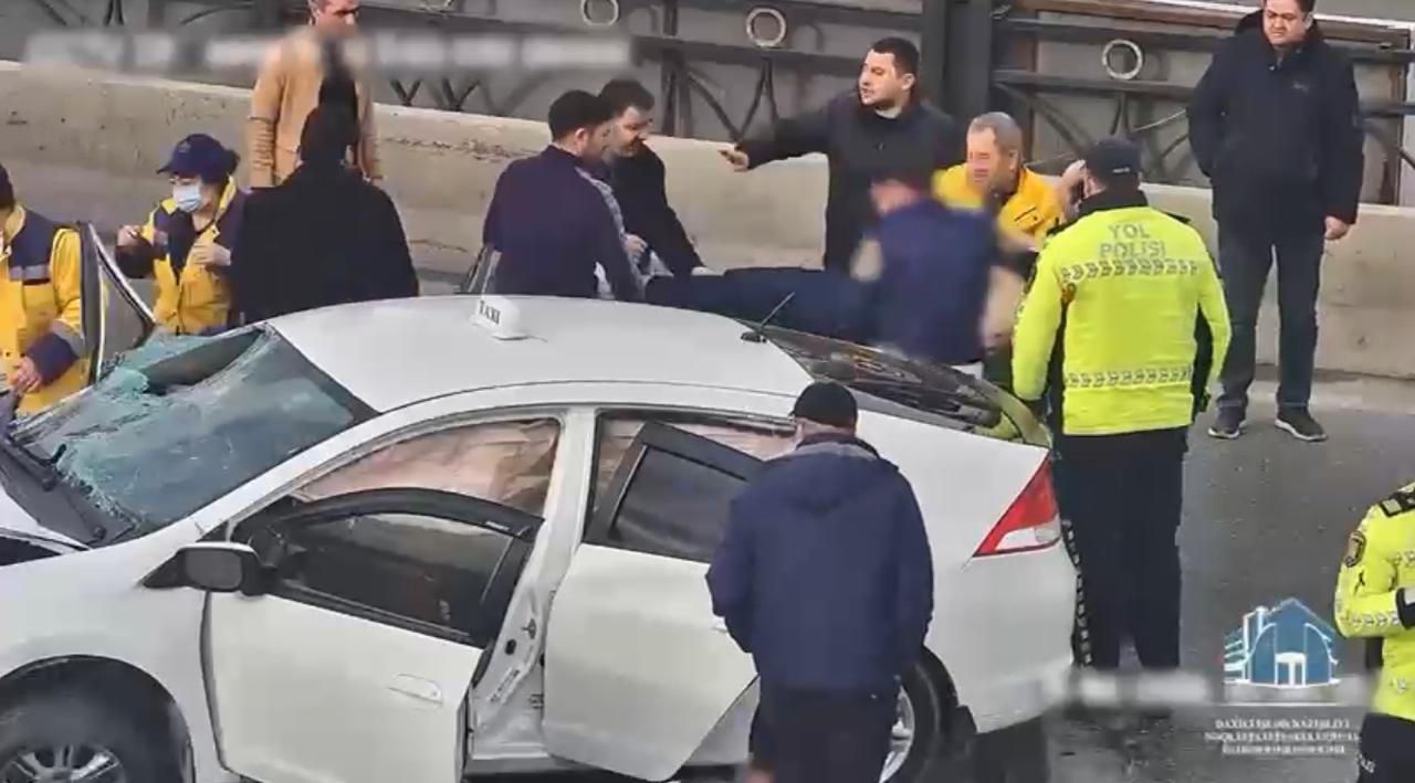 Nəsimidə ağır qəza  Yaralıları avtomobildən polis &ccedil;ıxardı 