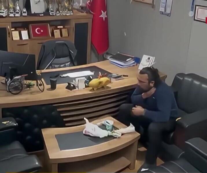 Boğazında yemək qalan tibb iş&ccedil;isi kreslo sayəsində XİLAS OLDU 