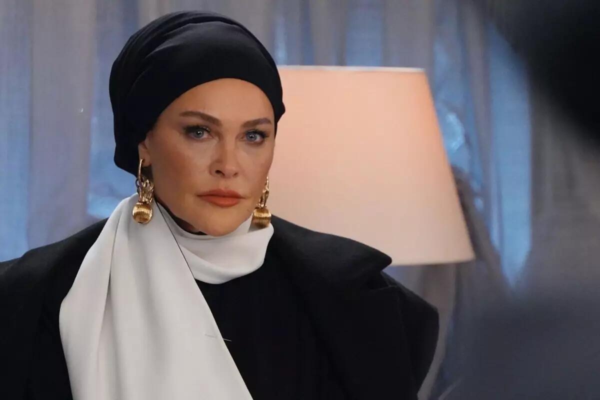 H&uuml;lya Avşarın serialındakı "donuz əti" səhnəsi m&uuml;zakirələrə səbəb oldu