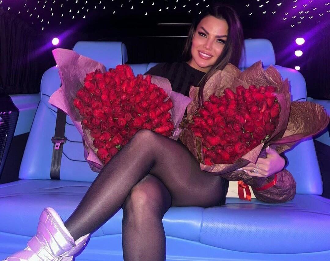 "Məclislərdə təkcə o mahnımı 10000 manata oxuyuram"