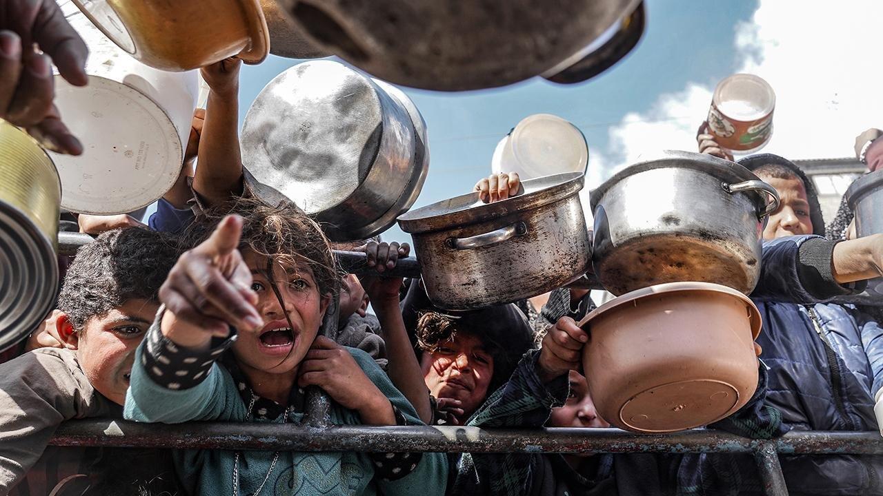 Qəzzada ərzaq böhranı  Acından ölənlərin sayı artı