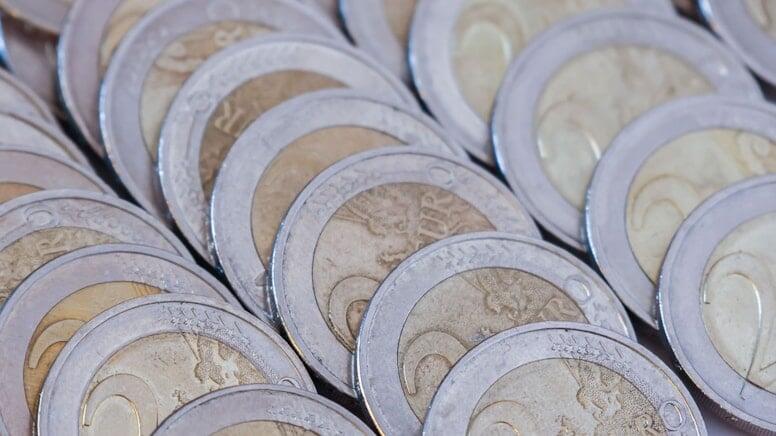 İnşaat iş&ccedil;isinin bəxti gətirdi: Cibindəki 2 avroya bir mənzil aldı