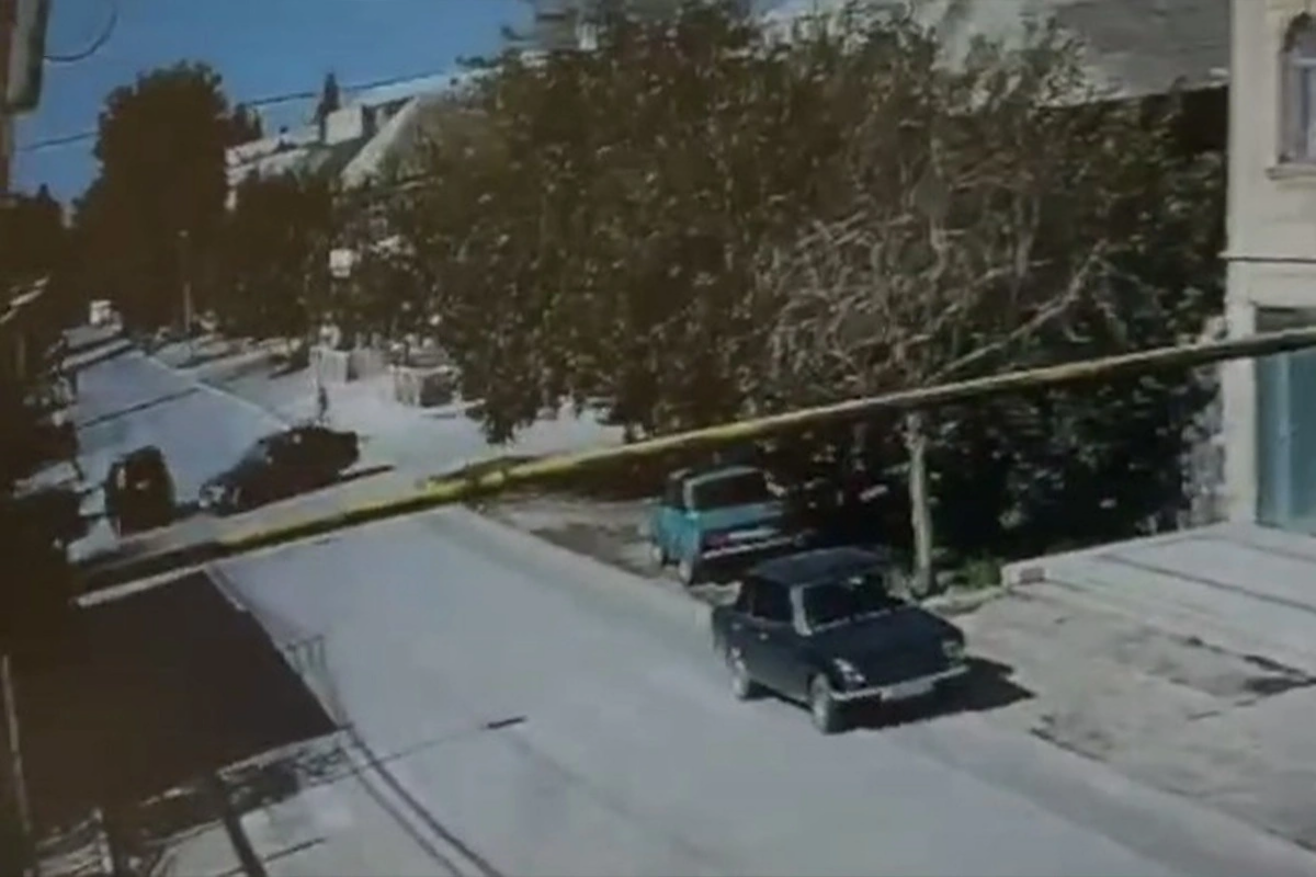 Gəncədə avtomobil 3 piyadanı vurdu  &Ouml;lən var 