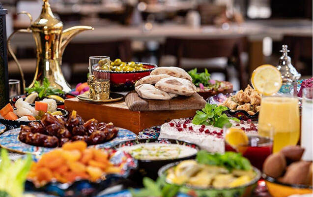 Restoranlardakı iftar menyuları dinə ziddir  İlahiyyat&ccedil;ıdan A&Ccedil;IQLAMA