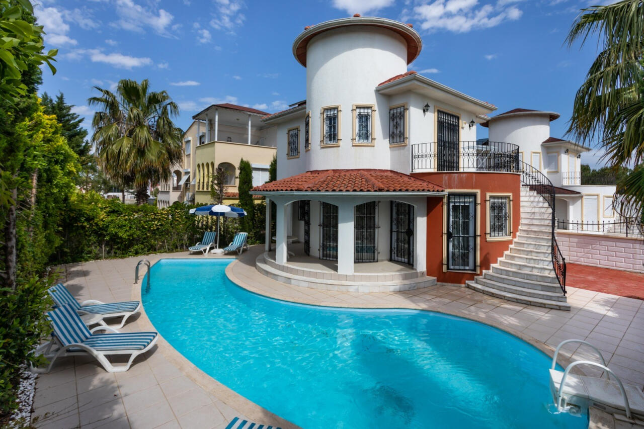 Bakıda sahibsiz villaları g&ouml;stərib 110 min aldılar 