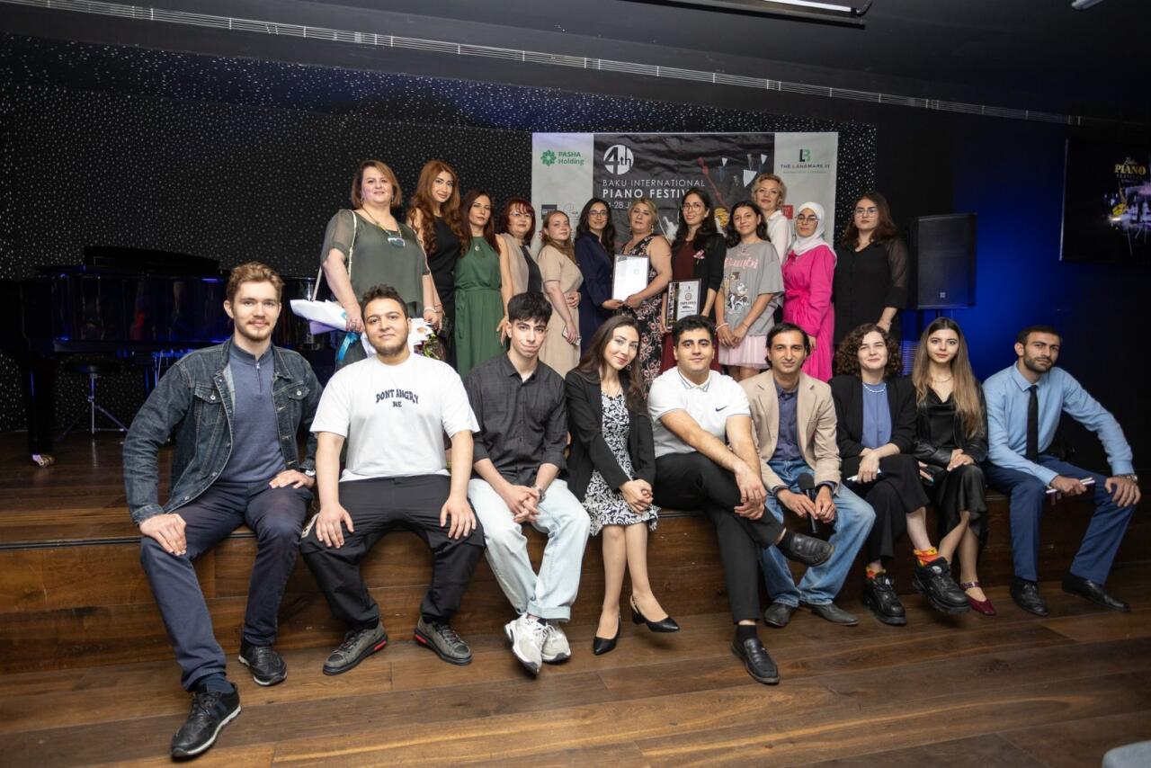 &ldquo;Fortepiano &uuml;&ccedil;&uuml;n ədəbi et&uuml;d&rdquo; ədəbi m&uuml;sabiqəsinin qaliblərinin m&uuml;kafatlandırma mərasimi ke&ccedil;irilib  FOTO