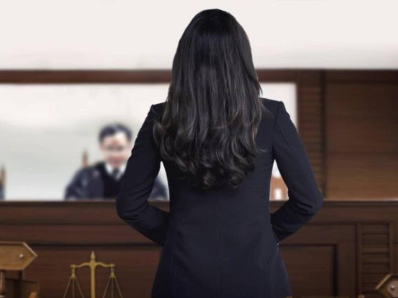 Azərbaycanda qadın ərinin sinif yoldaşına zəng etdiyinə g&ouml;rə d&ouml;y&uuml;ld&uuml;