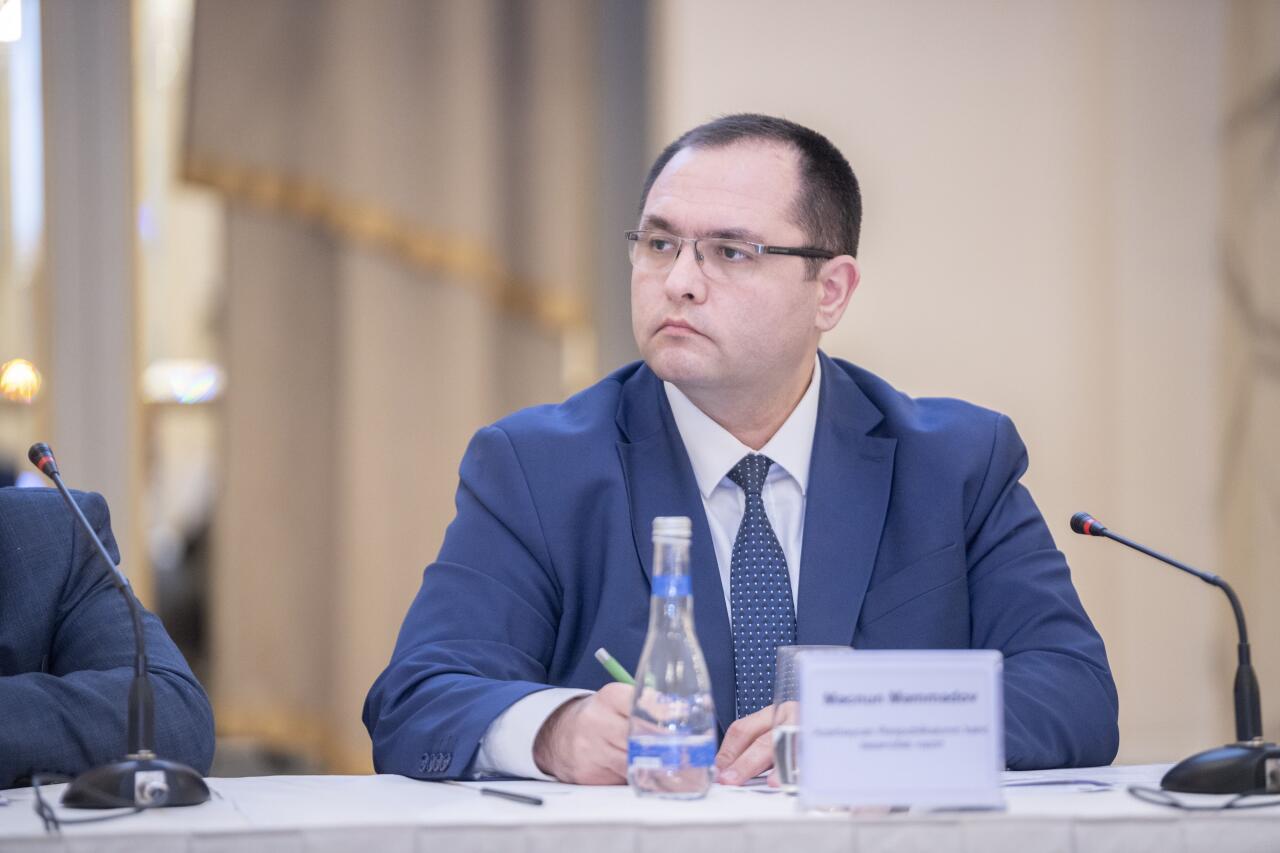 Nazir direktoru işdən &ccedil;ıxardı 