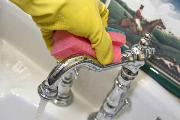 Nə sirkə, nə də soda: Ərpli kranı saniyələr i&ccedil;ində parladır