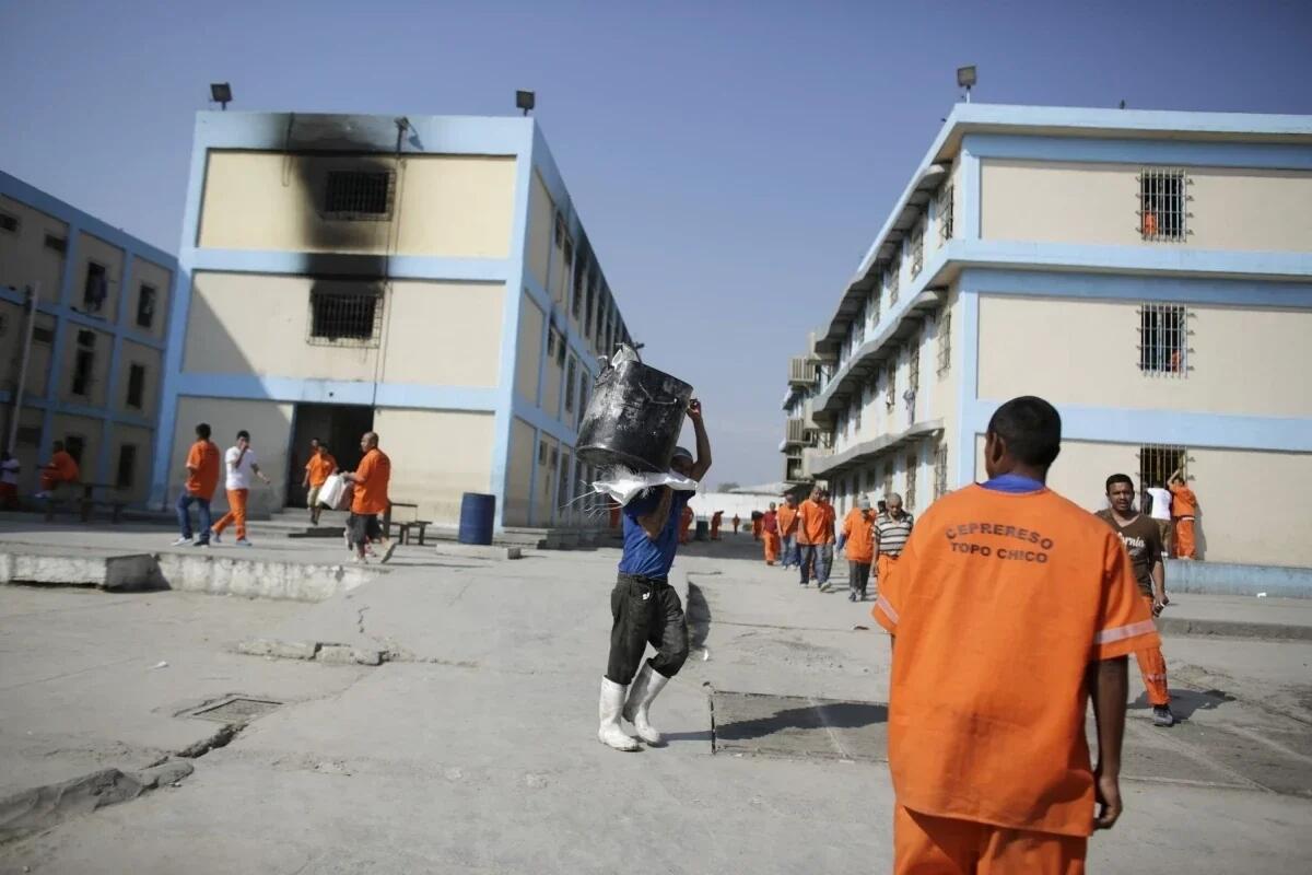 Meksikada iğtişaşlar zamanı həbsxanadan 23 məhbus qa&ccedil;ıb