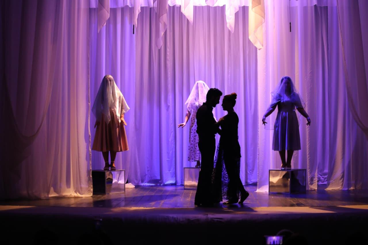 Lənkəran D&ouml;vlət Dram Teatrında &ldquo;Gəlinlik paltarı&rdquo; tamaşası təqdim olunub  FOTO