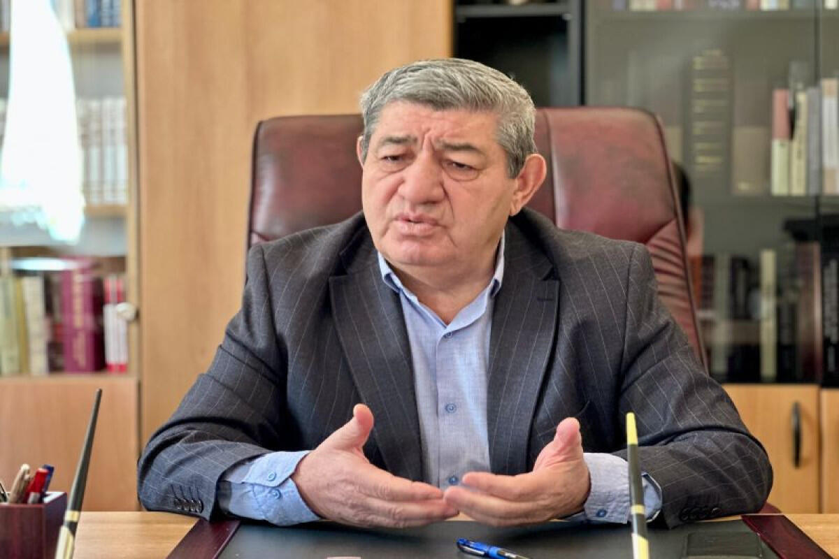 "Bu s&ouml;zləri savadlı da, savadsız da hər g&uuml;n işlədir"