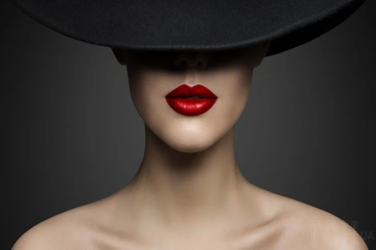 Albalıqırmızı rəngli dodaq boyası kimlərə yaraşır?