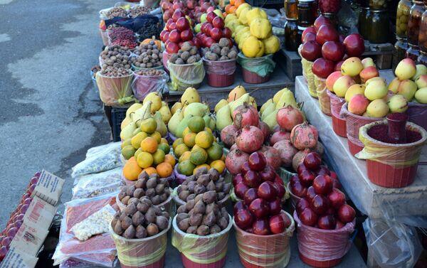 Yol kənarında meyvətərəvəz satanlar cərimələnəcək