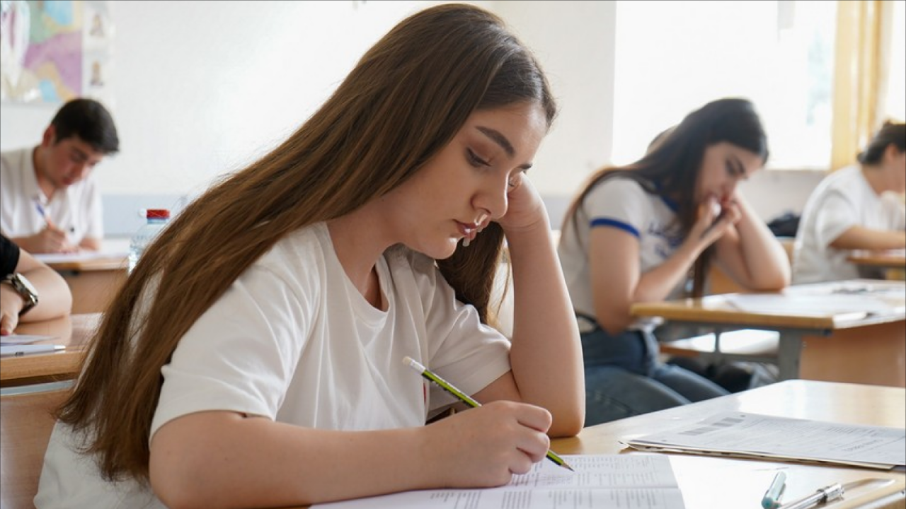 600dən yuxarı bal yığan 127 şagird bu universiteti SEÇİB