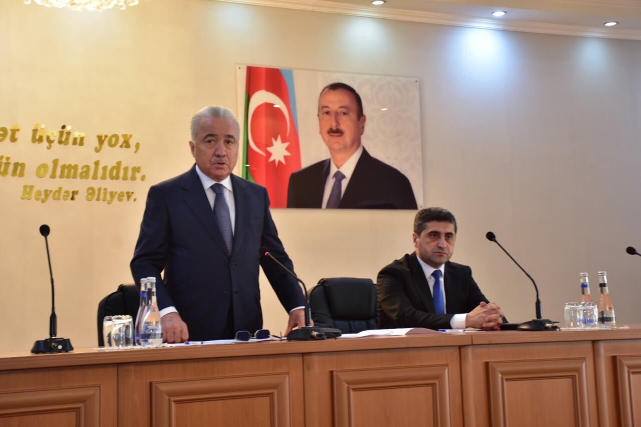 Qaxın yeni icra başçısı kollektivə təqdim olunub  FOTO