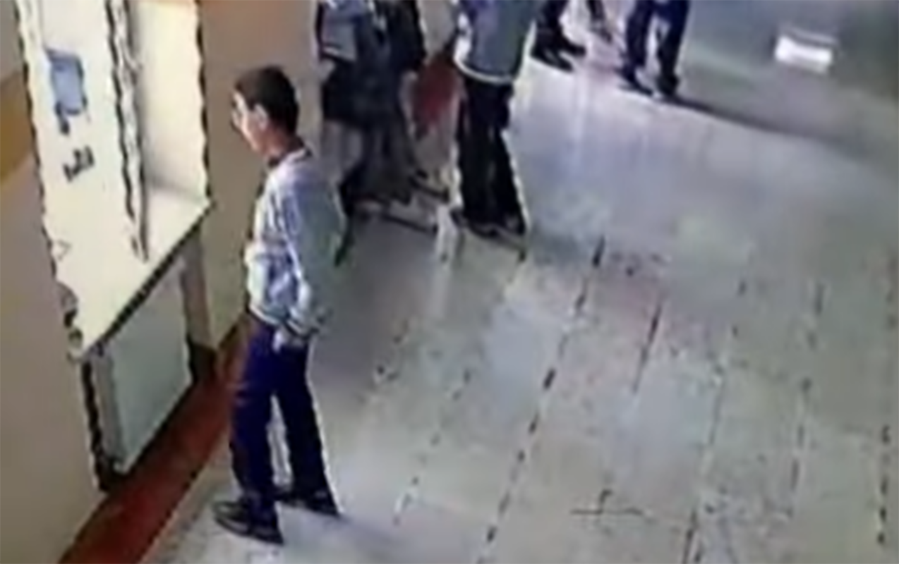 “Uşağım məktəbdən müəllimlərin səhlənkarlığına görə yıxılıb”