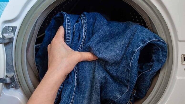 Cins şalvarınızı yuymazdan əvvəl bunu edin &ndash; illərlə yeni kimi qalsın!