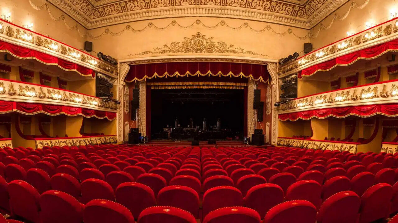 D&ouml;vlət teatrlarında baş rejissor ştatı ləğv olundu