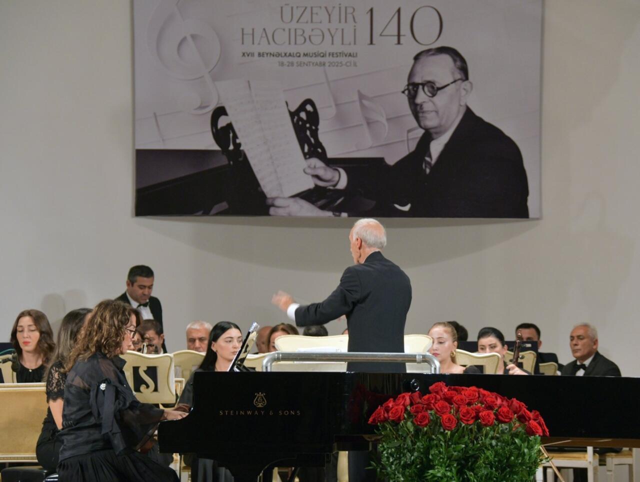 Filarmoniyada &ldquo;Dostluq&rdquo; adlı i konsert baş tutub.  FOTO