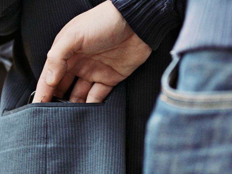 Metroda cibgirlik edən şəxs saxlanılıb