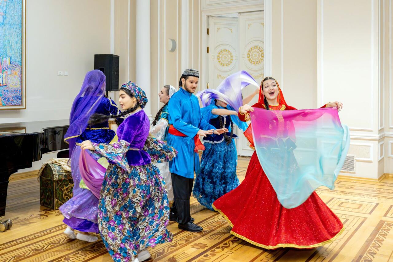 Azərbaycan Milli İncəsənət Muzeyində &ldquo;Arşın mal alan&rdquo; adlı tamaşası n&uuml;mayiş olunub   FOTO