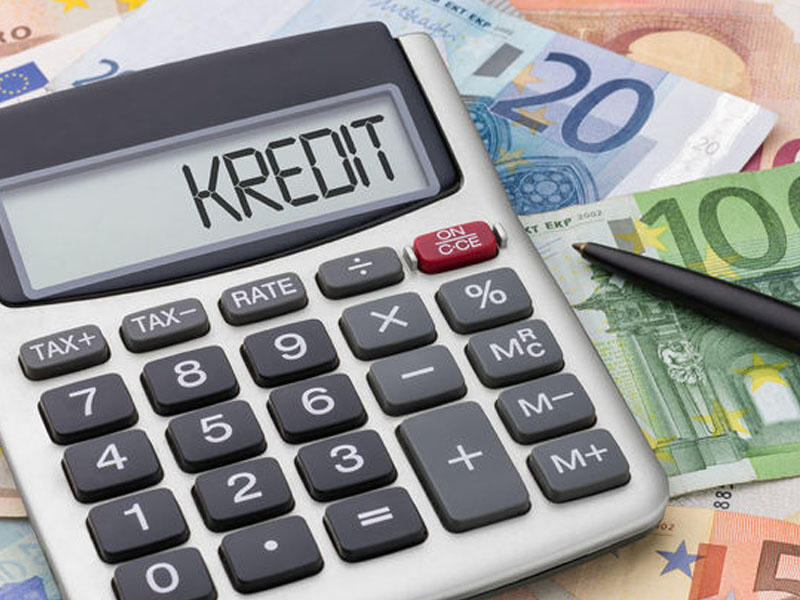 Kredit portfeli s&uuml;rətlə b&ouml;y&uuml;y&uuml;r: Bank aktivləri 56.1 milyard manatı aşdı