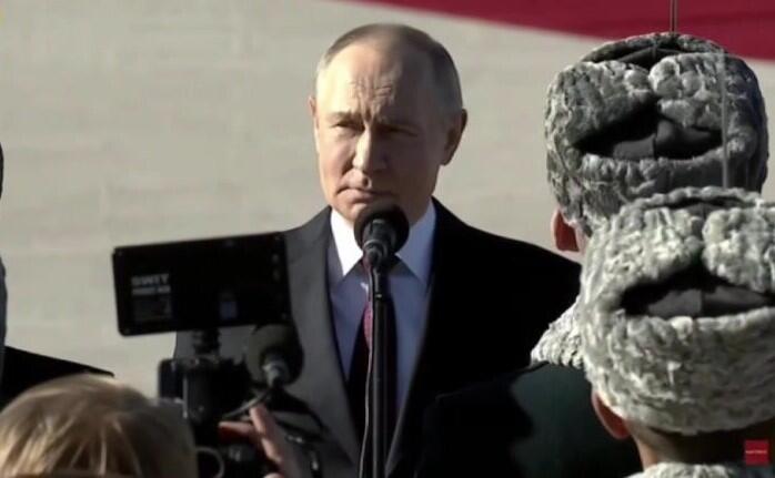 Putin hərb&ccedil;iləri t&uuml;rk dilində salamladı  VİDEO