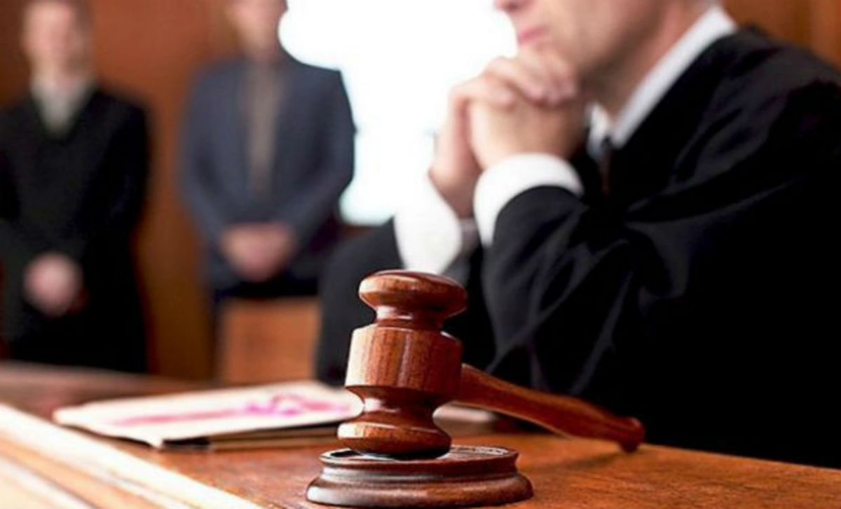 H&uuml;ququ bitirməyənlər də məhkəməyə işə g&ouml;t&uuml;rləcək  Qaydalar dəyişdi