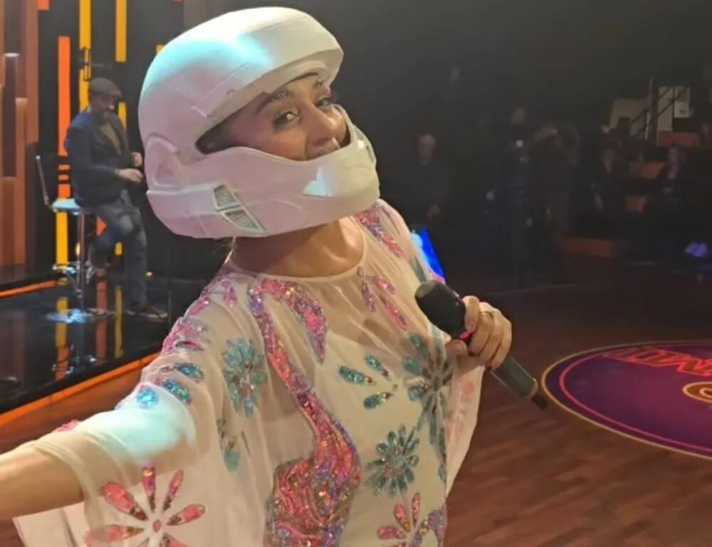 Əməkdar artist efirə kaska ilə &ccedil;ıxdı 